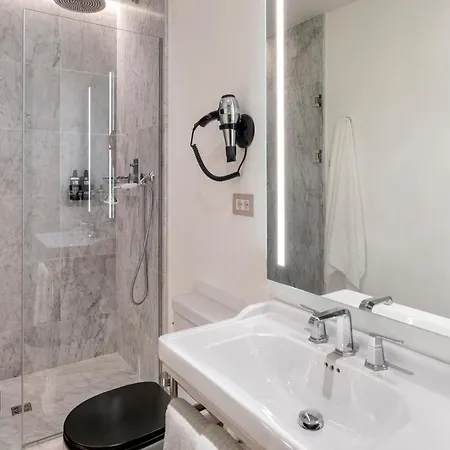 One Shot Arago Otel Barselona